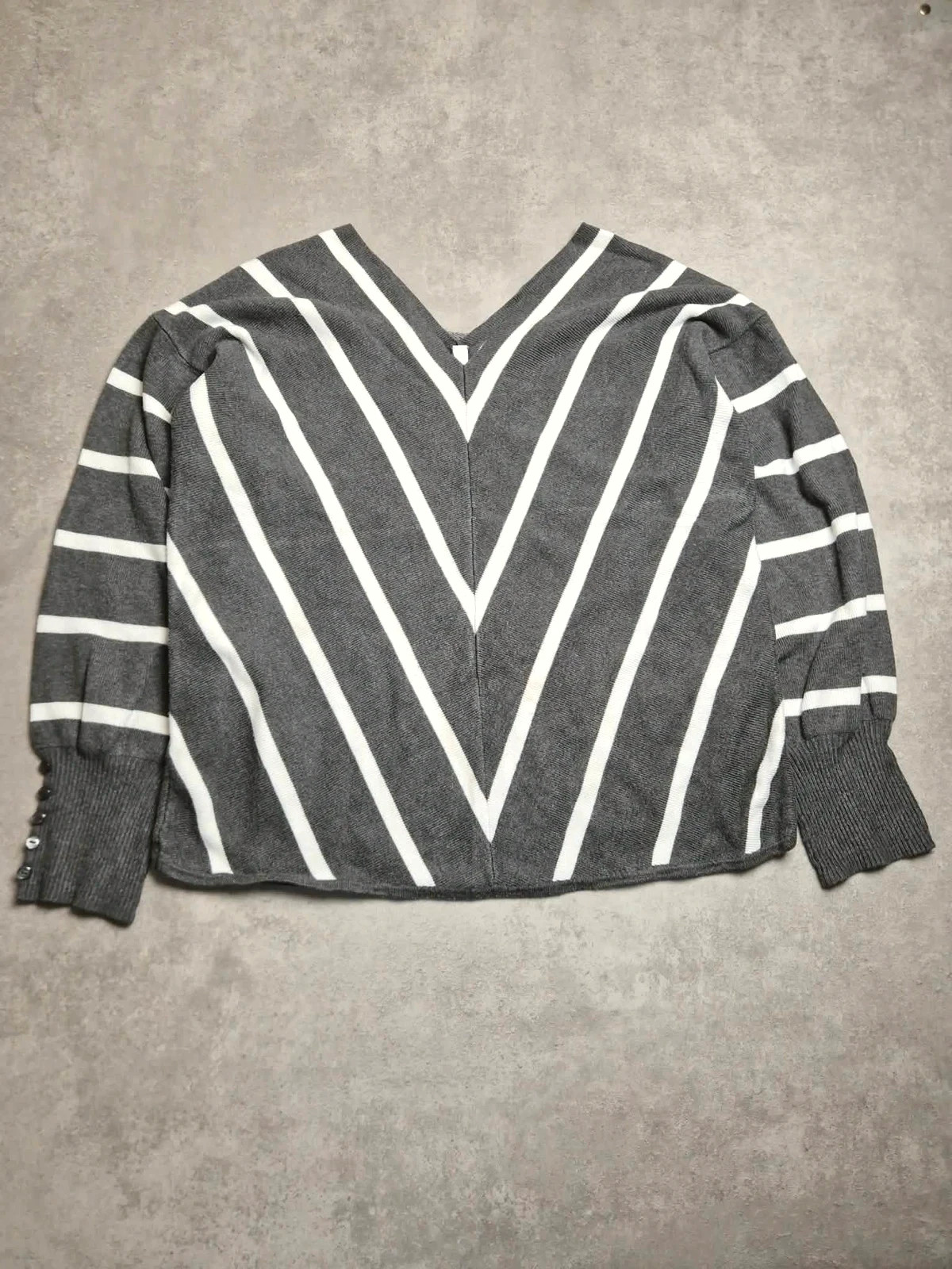 Pull col v Everine x One piece Gris taille L EVE0777