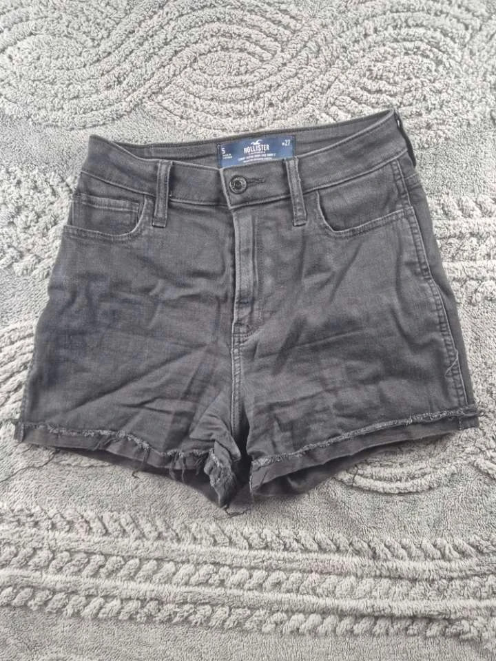 Short en jean noir Hollister – Taille W27 (36 FR)