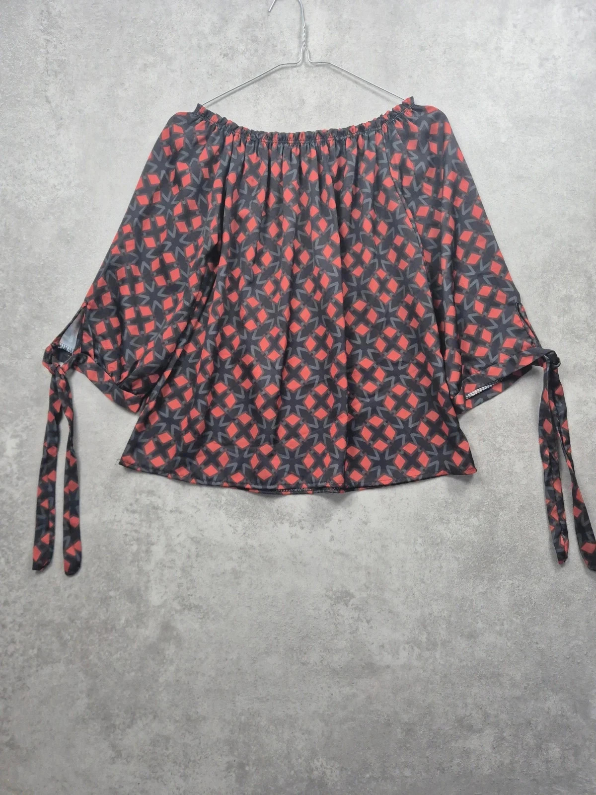 Top ample épaules dégagées  – manches chauve-souris