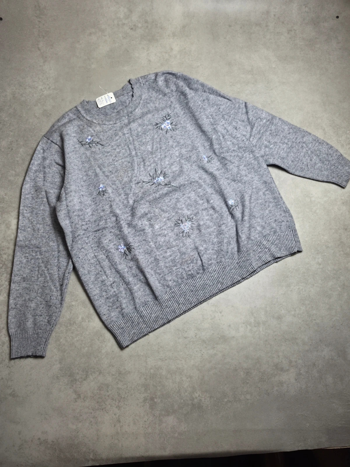 Pull gris fleurs brodées taille L - viscose