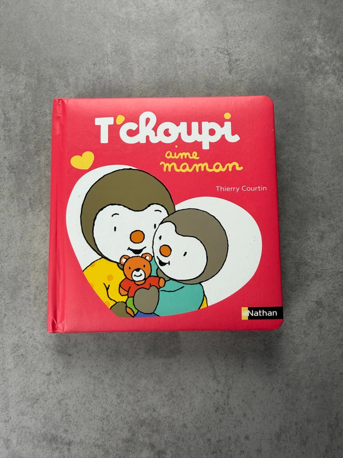Livre T'choupi aime maman Nathan Thierry Courtin