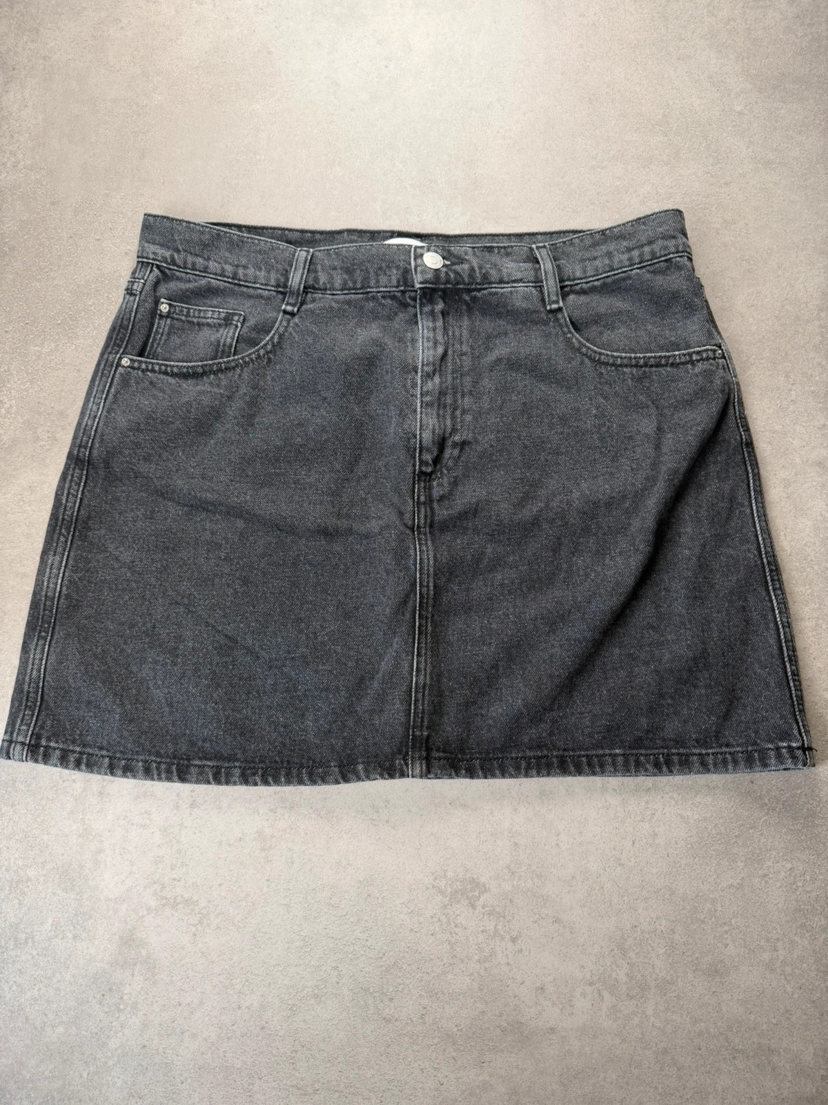 Jupe en jean Camaïeu taille 44 noire délavée
