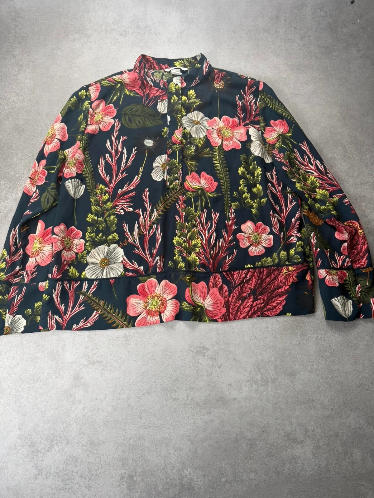 Blouse H&M imprimé floral bleu marine 38 CHM1134