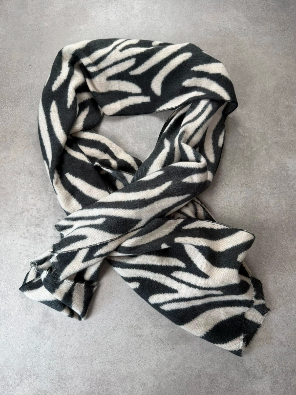 Écharpe U imprimé zèbre noir blanc taille unique ECH0436