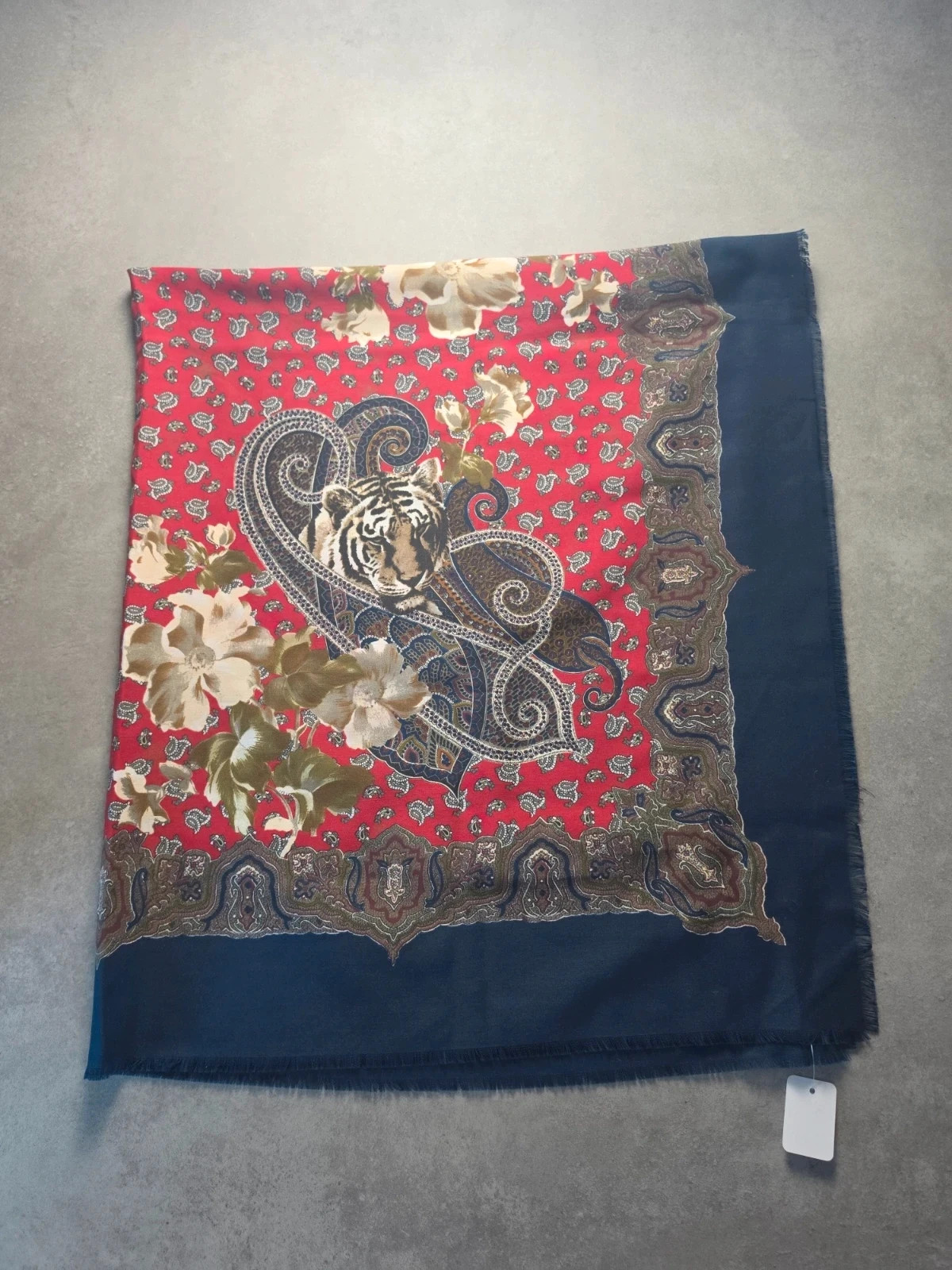 Foulard Gabriella Vicenza motif tigre rouge marine GV1131