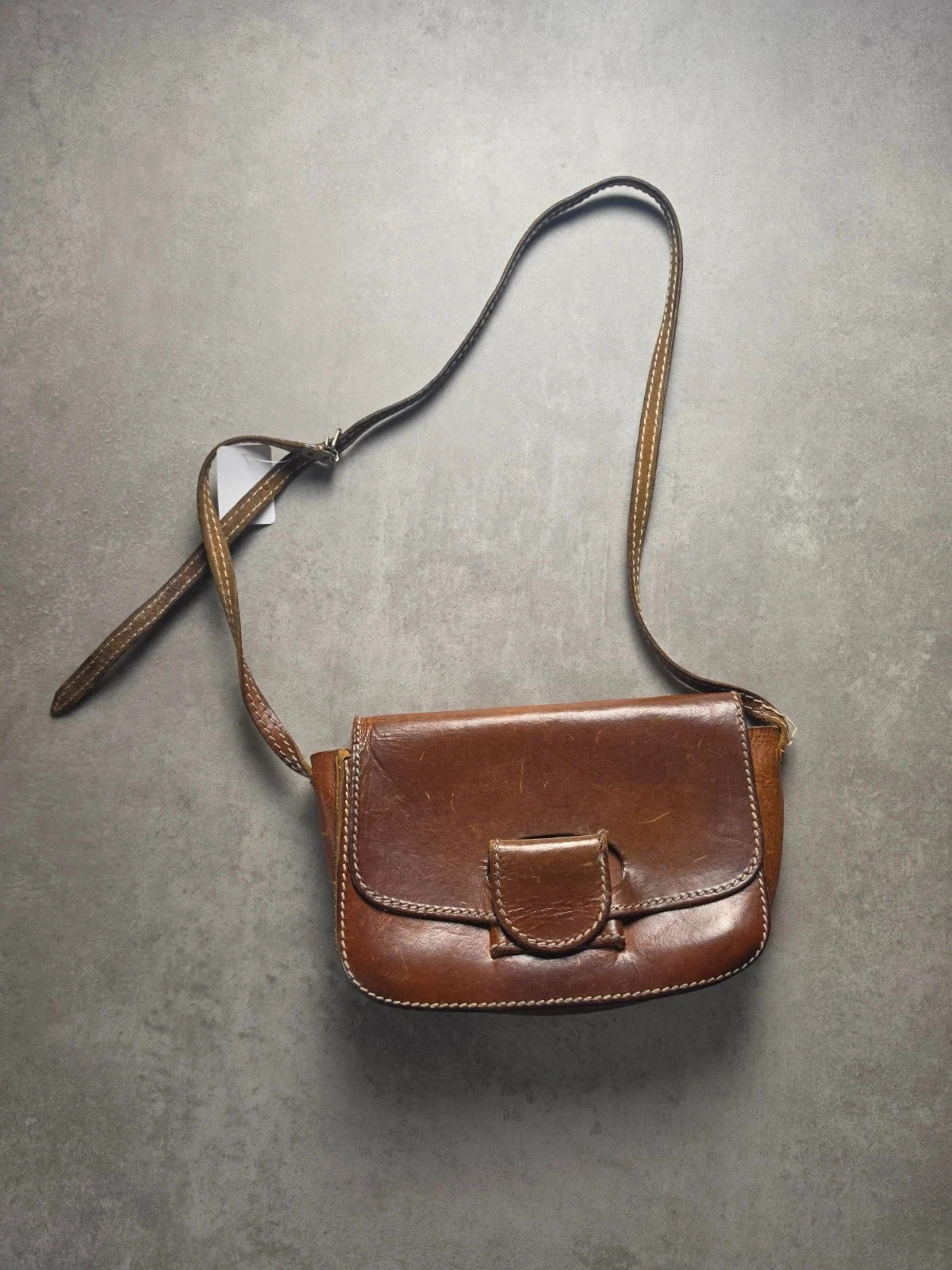 Sac bandoulière cuir vintage marron surpiqué SAC1186